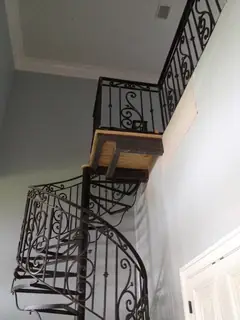 Escalera entre varios niveles.