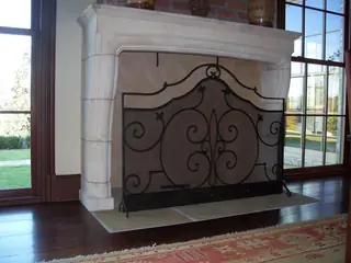 Chimenea de piedra, vista completa.